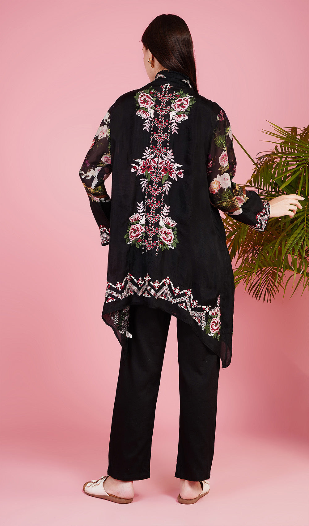 Tea Leaf Tranquility Black Shrug